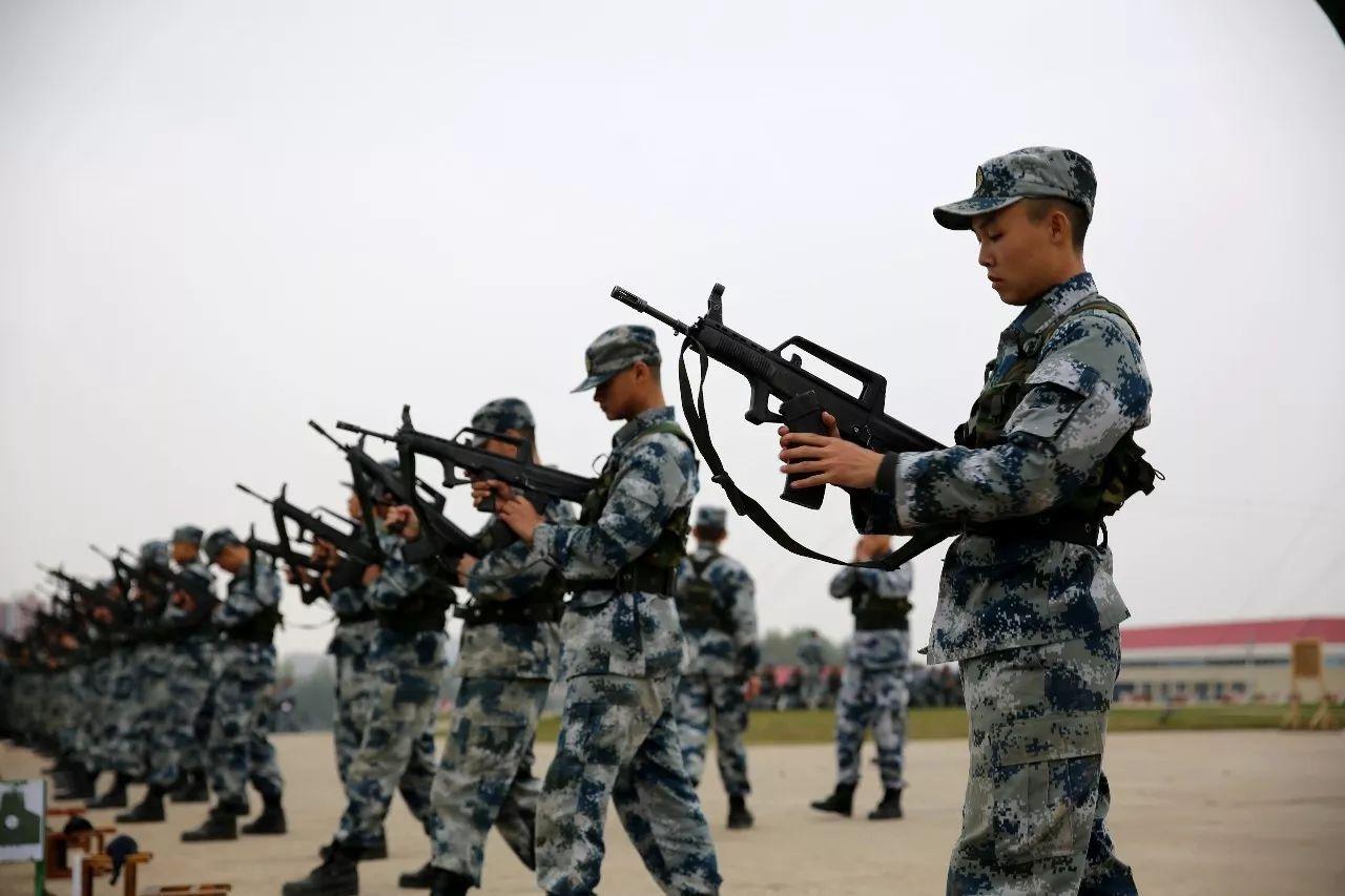 "呼,还是喜欢立姿操枪,因为这样更霸气!