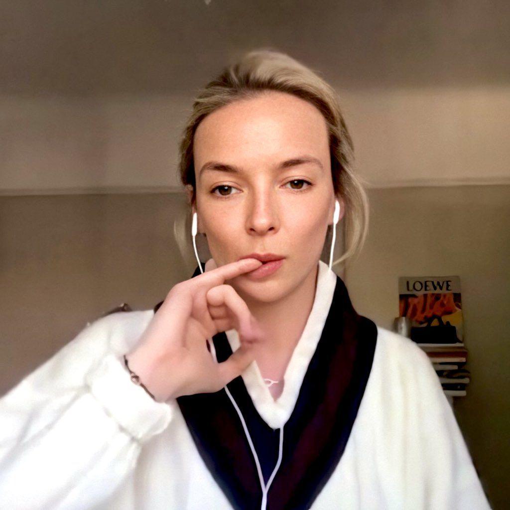 如何评价英国女演员朱迪科莫