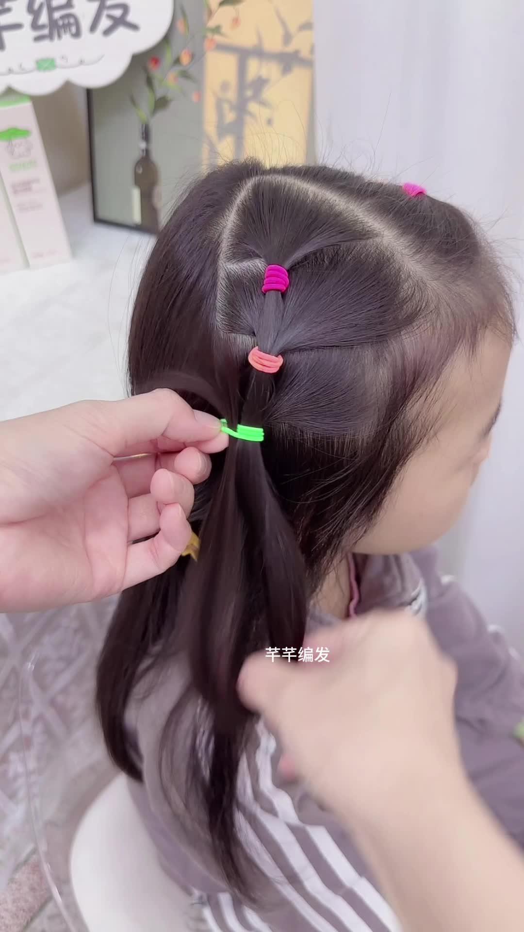 小女孩上学发型简单扎法
