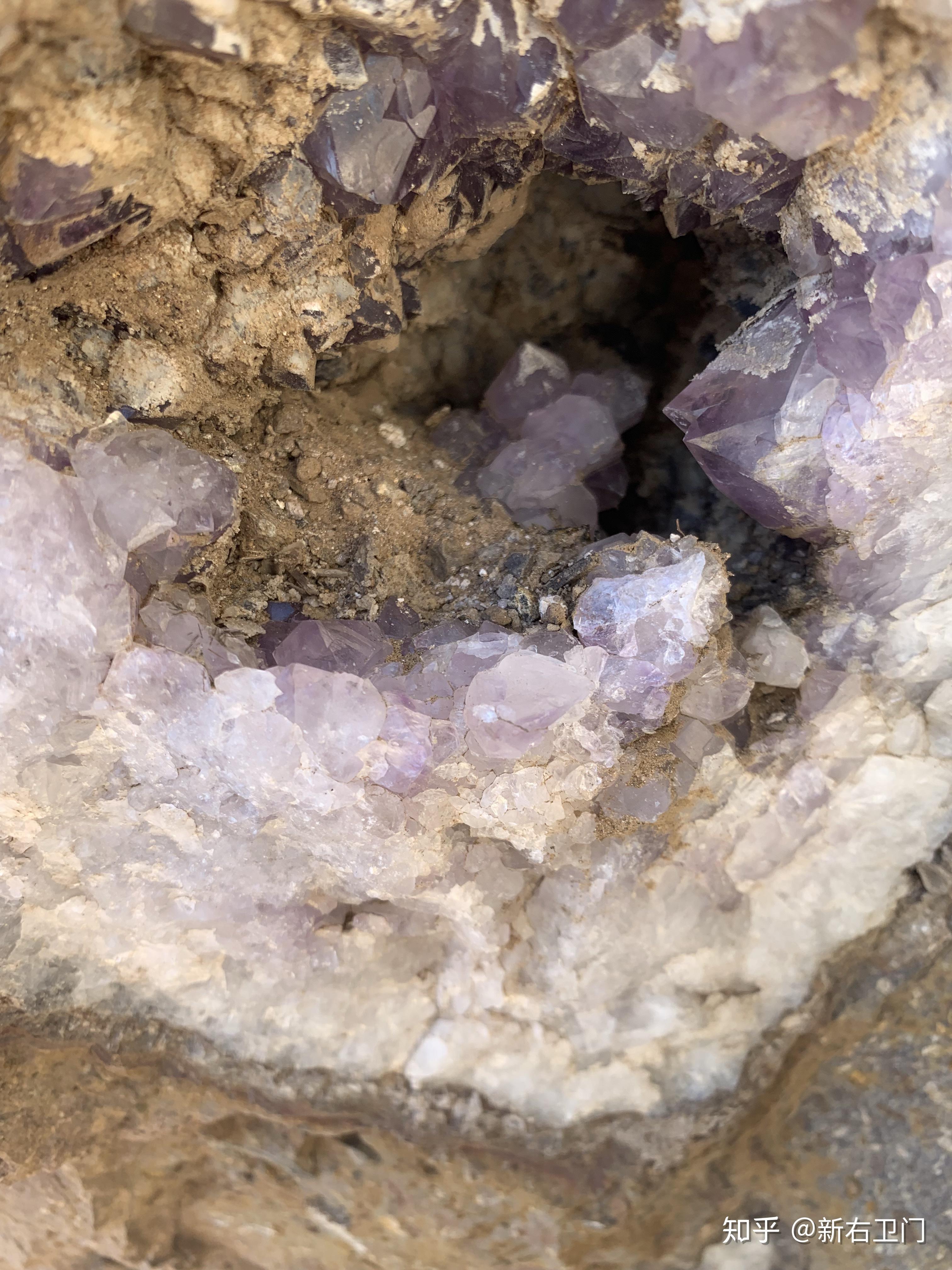 河北宣化背坡村火山岩水晶洞