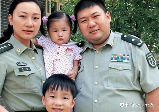 2010年毛新宇一家四口罕见合影儿女同框妻子刘滨气质超绝 - 知乎