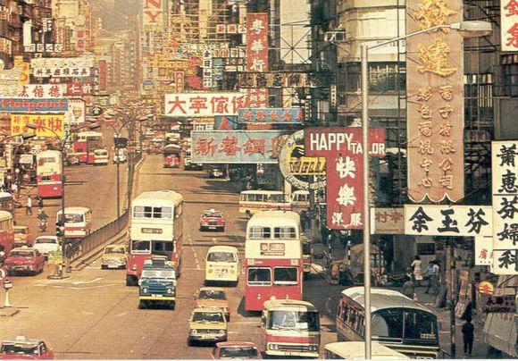 1984年,香港各街道随景,都系80年代香港电影入边啲景色.