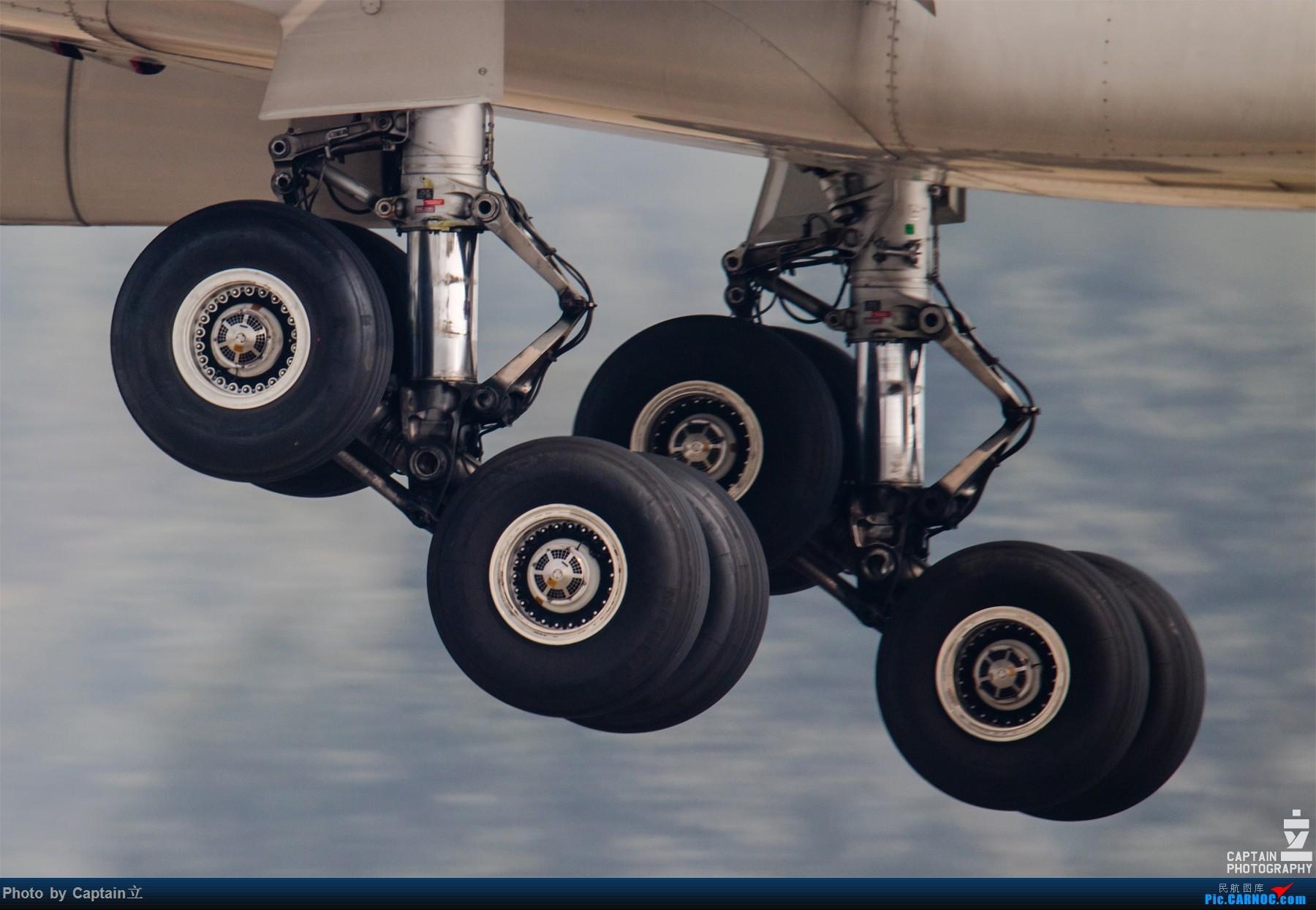 为什么飞机着陆时起落架会tilt?