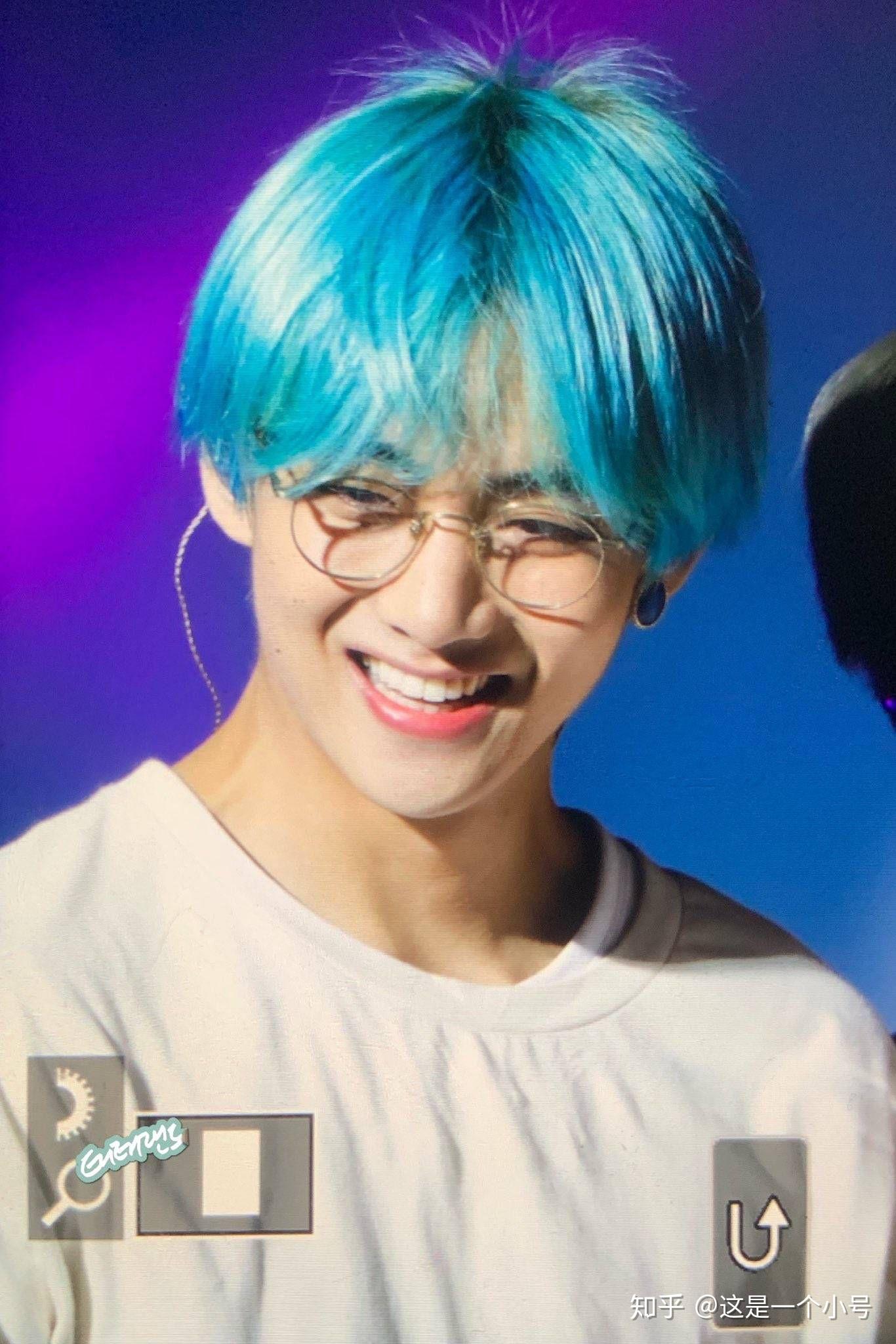 有蓝发金泰亨的照片吗