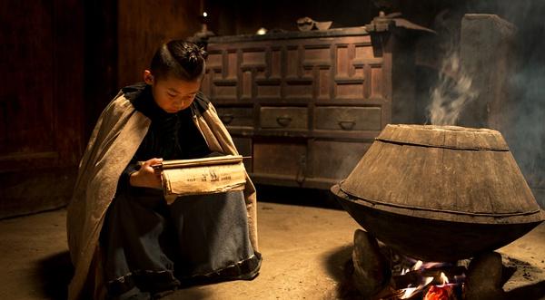 找遍大凉山全部地方,直到冕宁县一个美丽的牧场,张蠡决定做个反差:让