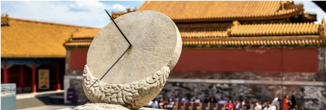 北京故宫太和殿中的赤道日晷对于赤道式日晷仪来说,底座,晷面,晷针3