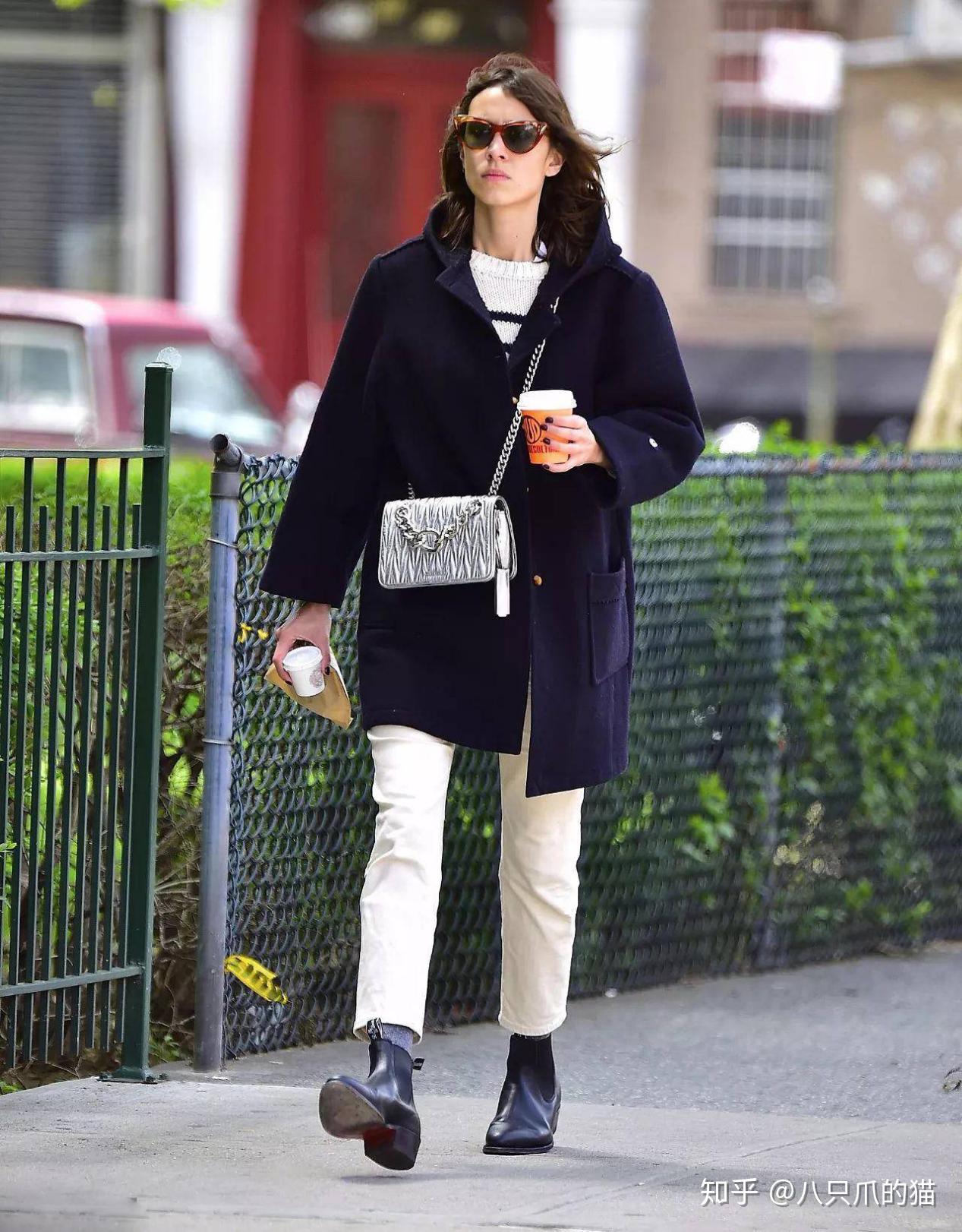 秋冬季是切尔西靴的主场,种类多且搭配随意,对于新手小白来说最好把握