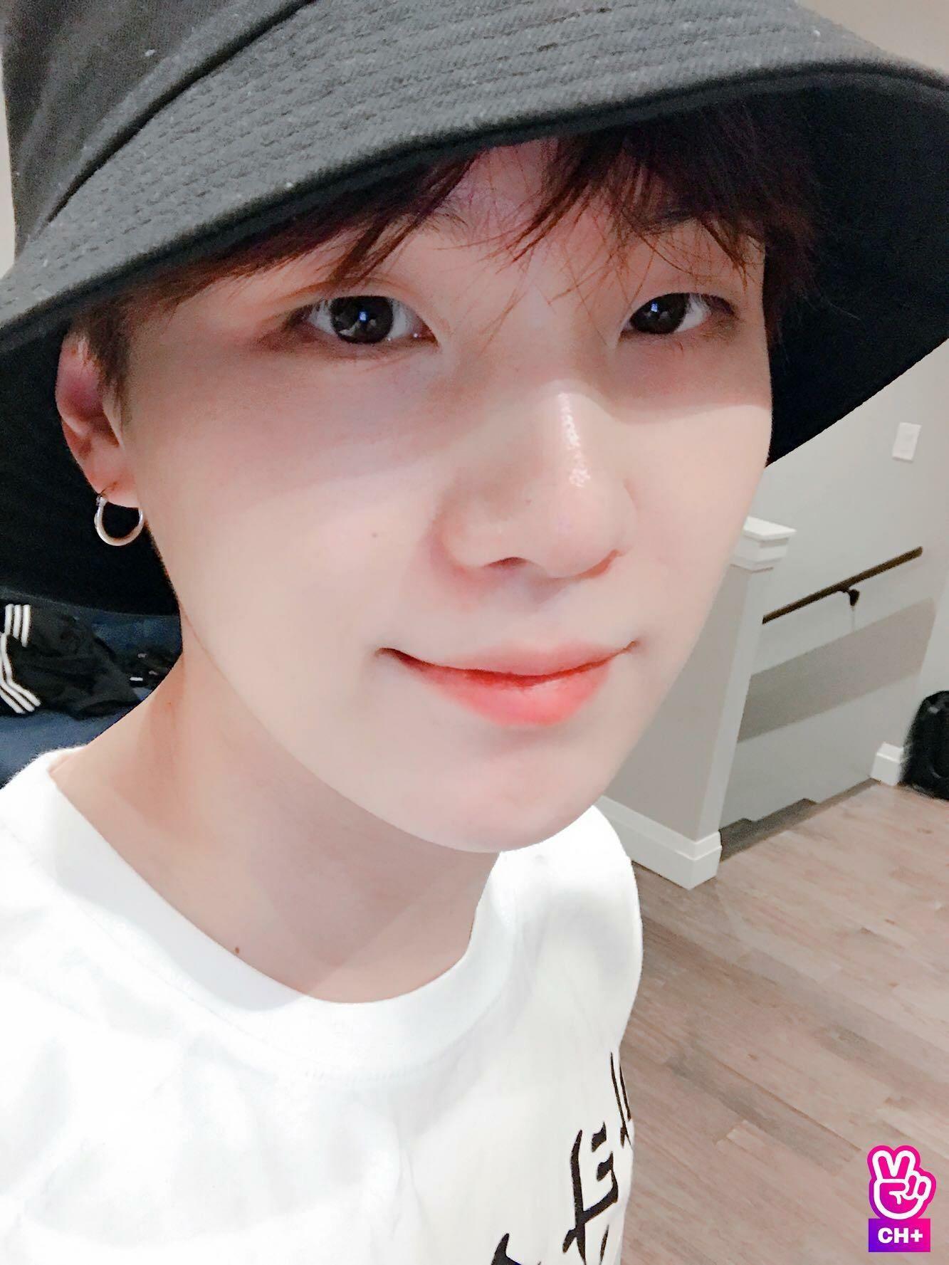 有没有闵玧其所有的自拍