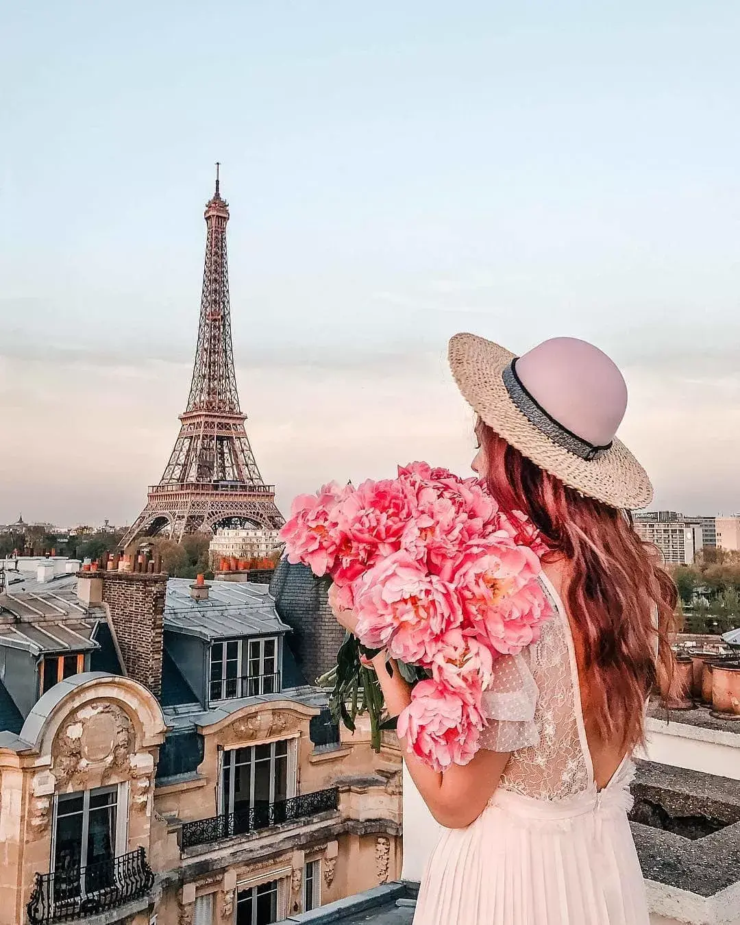女生去法国巴黎旅行旅游穿什么衣服,在法国巴