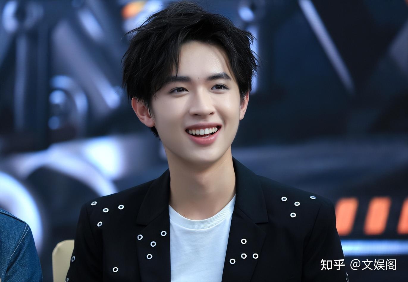 01 张逸杰