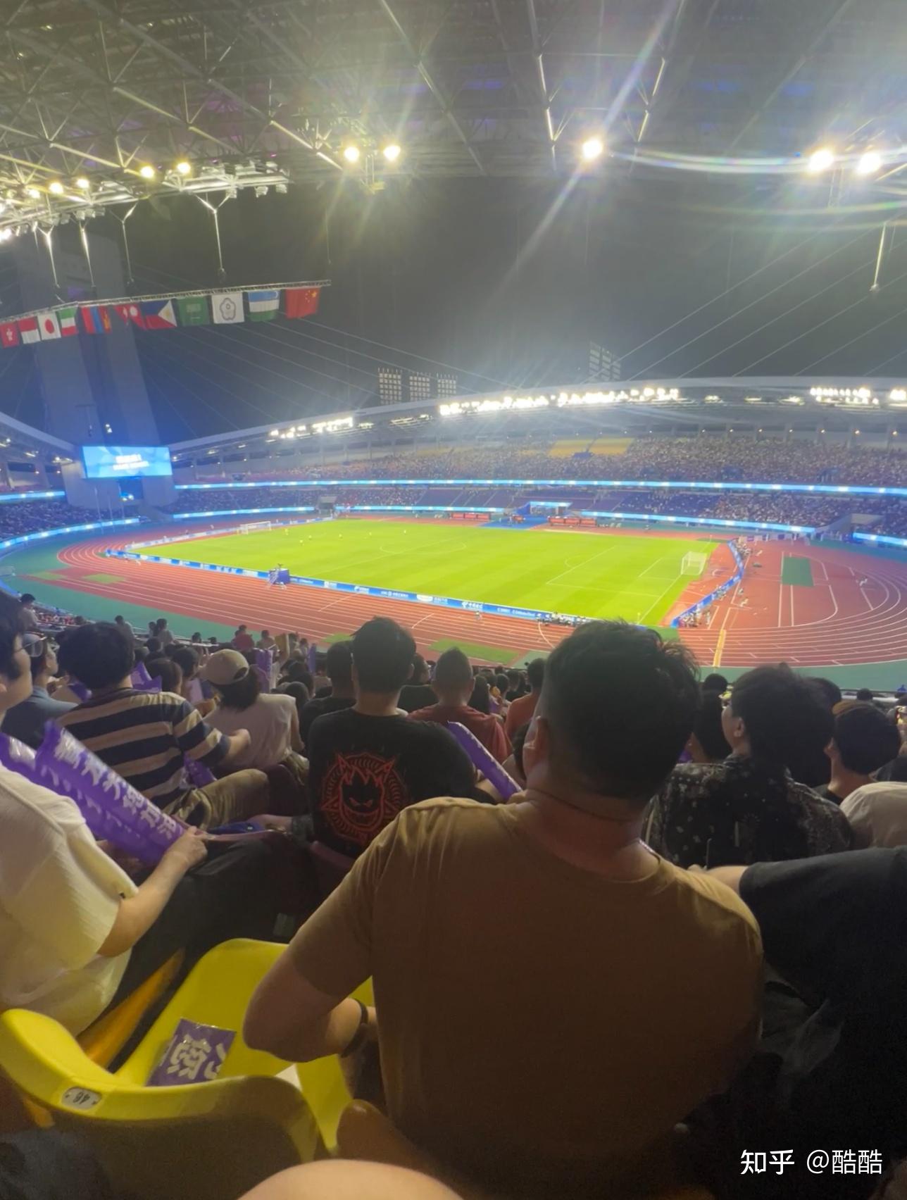 郭德纲提到曾在大连体育场商演十万观众到场是不是真的