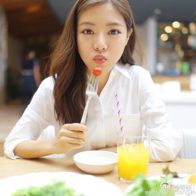 爱情公寓邓家佳为戏20天瘦20斤靠4点养成易瘦体质