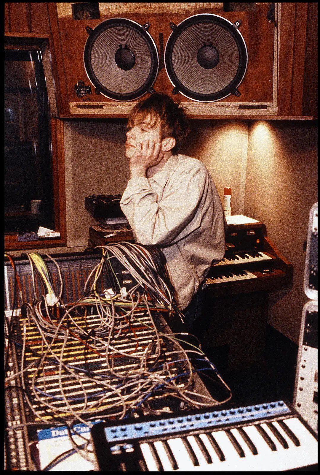 如何看待摇滚乐队 blur 主唱接受采访时评价泰勒斯威夫特「她不写她