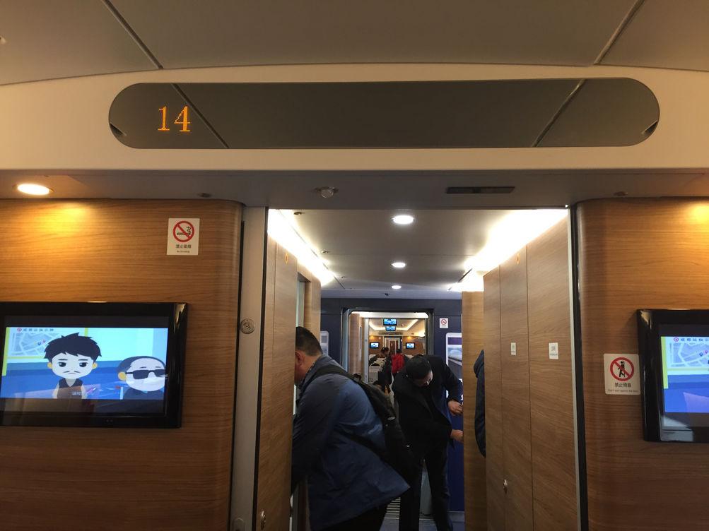 如何评价和谐号的内部设施与车体设计