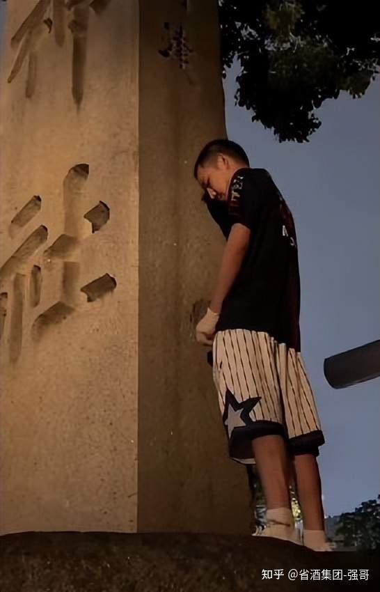 铁头以他的行动向世界宣告:在正义和真理面前,每个人都可以成为"英雄"