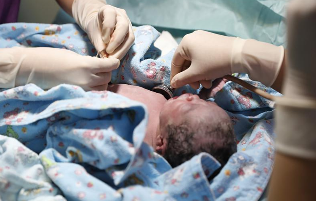医院刚出生宝宝图片图片