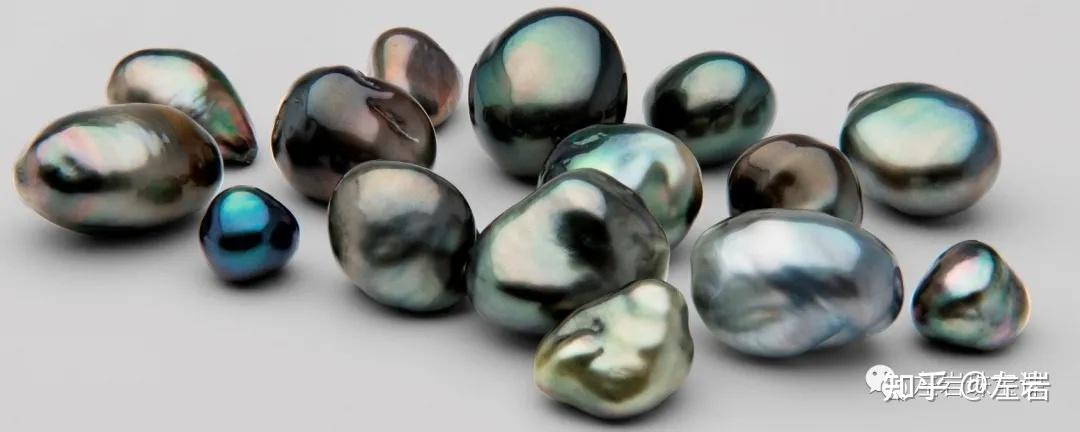 珍珠,由珍贵的黑碟蚌(一种只限生长于天然,无污染的玻利尼西亚水域的