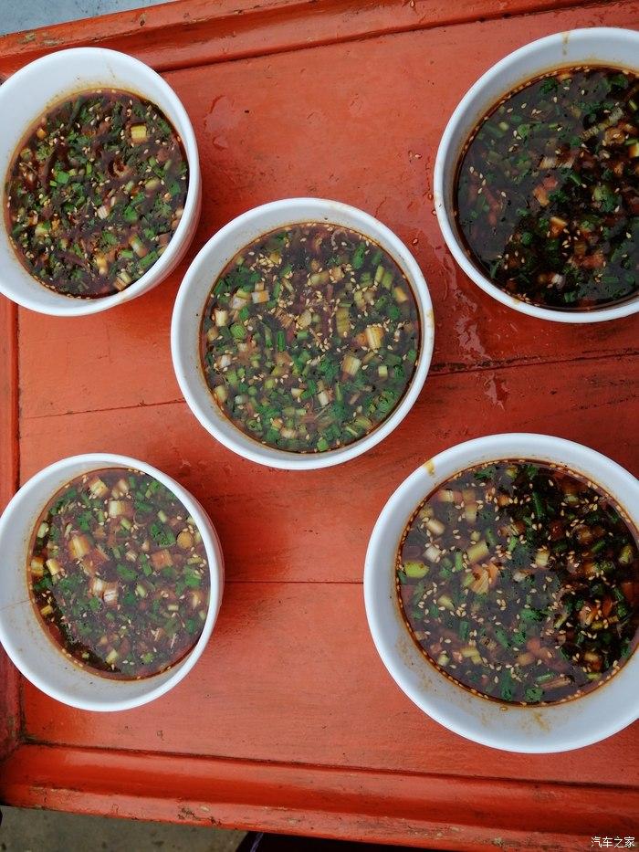 血条汤是长武的一道名小吃,红白喜事必备,以煎,稀,汪,筋,辣,香而享誉