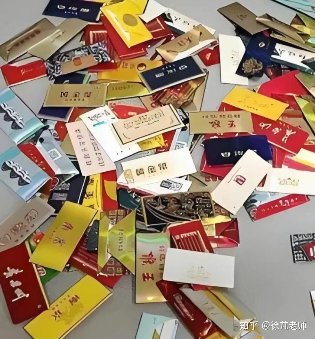 小学生风靡玩「烟卡」,有商家向未成年人售卖,三亚教育局规定禁止带入