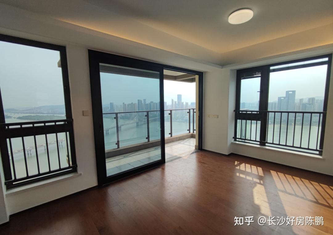 长沙一线江景房涨价明显!有套188万的一线临江大四房,赶紧抢! - 知乎