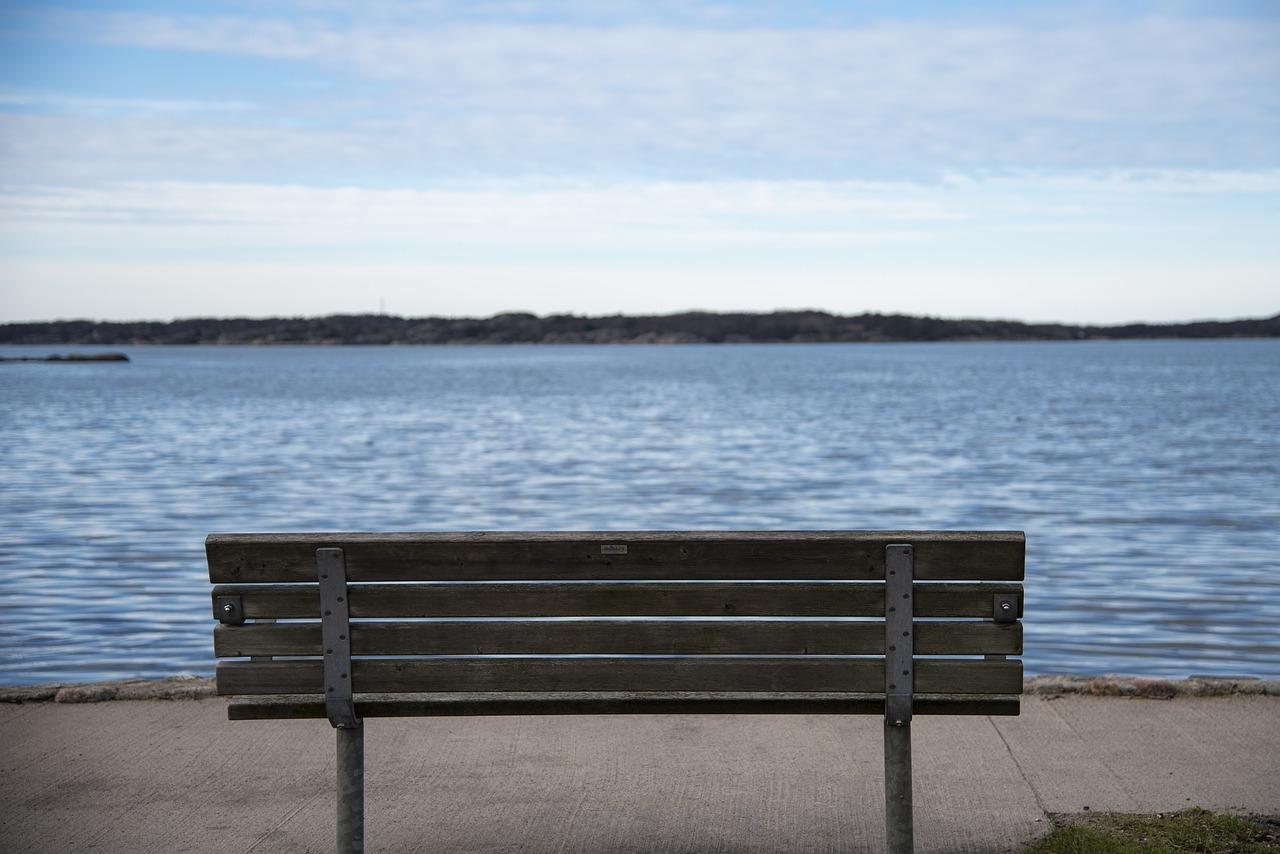 凳子靠背高多少