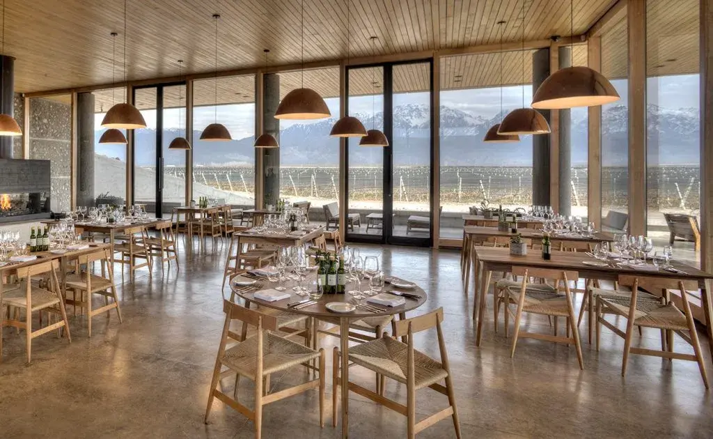 朱卡迪酒庄就位于海拔 1,100 米的安第斯山脉脚下,现代风格的独特酒庄