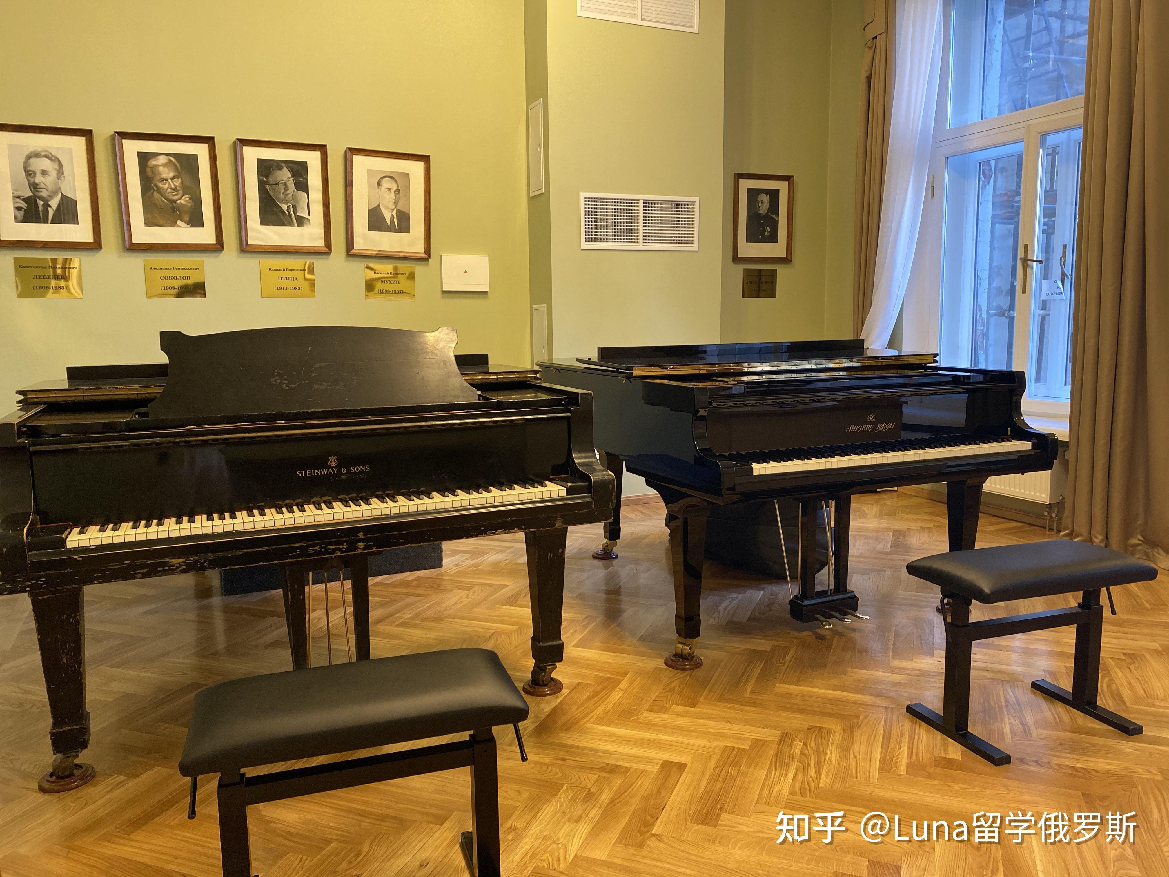 持学生证可早上8:40排队9:00拿琴房练琴宿舍则7:00琴房开始到00:00