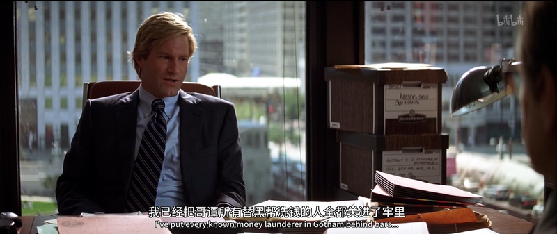 年轻的检察官哈维·丹特致力于打击犯罪,在全体良好市民眼中,他是哥谭
