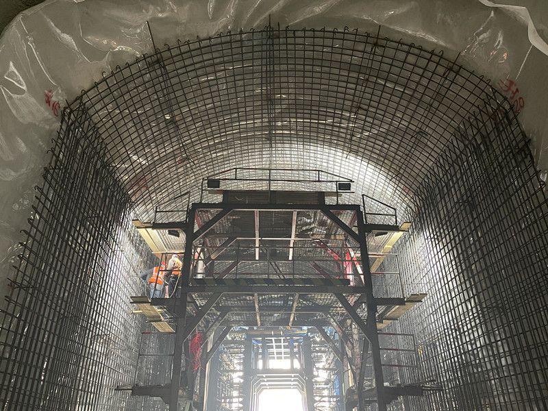 山东潍坊电站进厂交通洞首仓衬砌混凝土浇筑完成