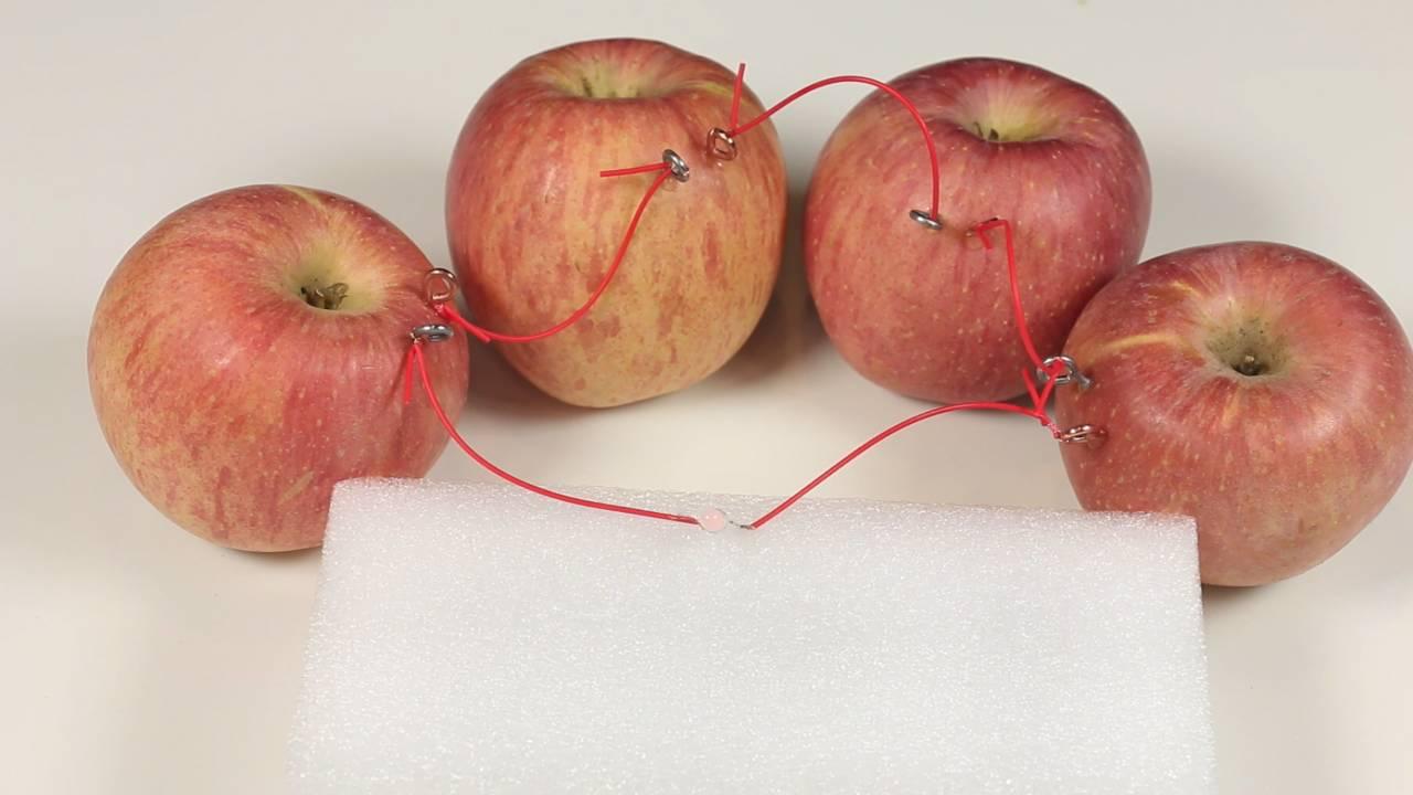 用家里的水果做个简易发电装置 