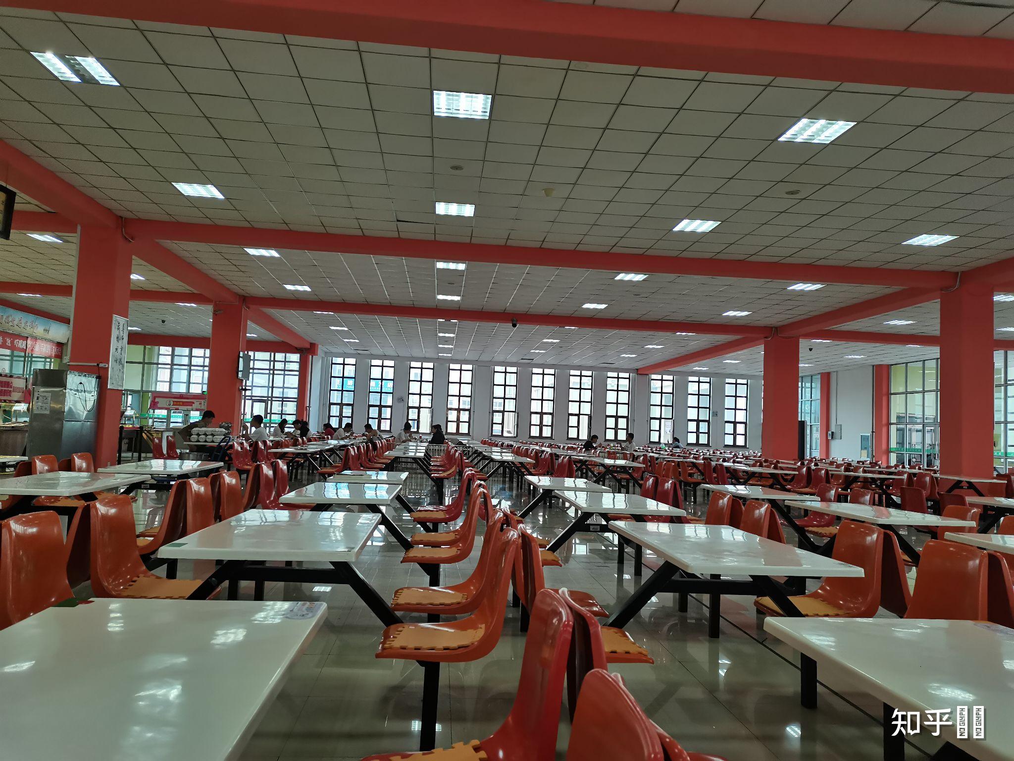 内蒙古大学满洲里校区的学哥学姐们,这个学校到底各方面怎么样呢?