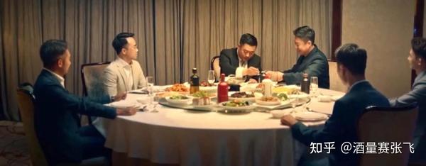 酒桌上,向别人敬酒时,为什么要“左手”拿杯子?早了解早知道 - 知乎