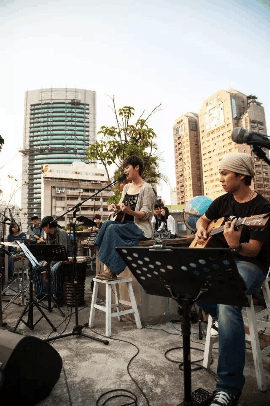 经验,能看到非常专业的工作环境,很多独立乐团不一定有机会看到那种