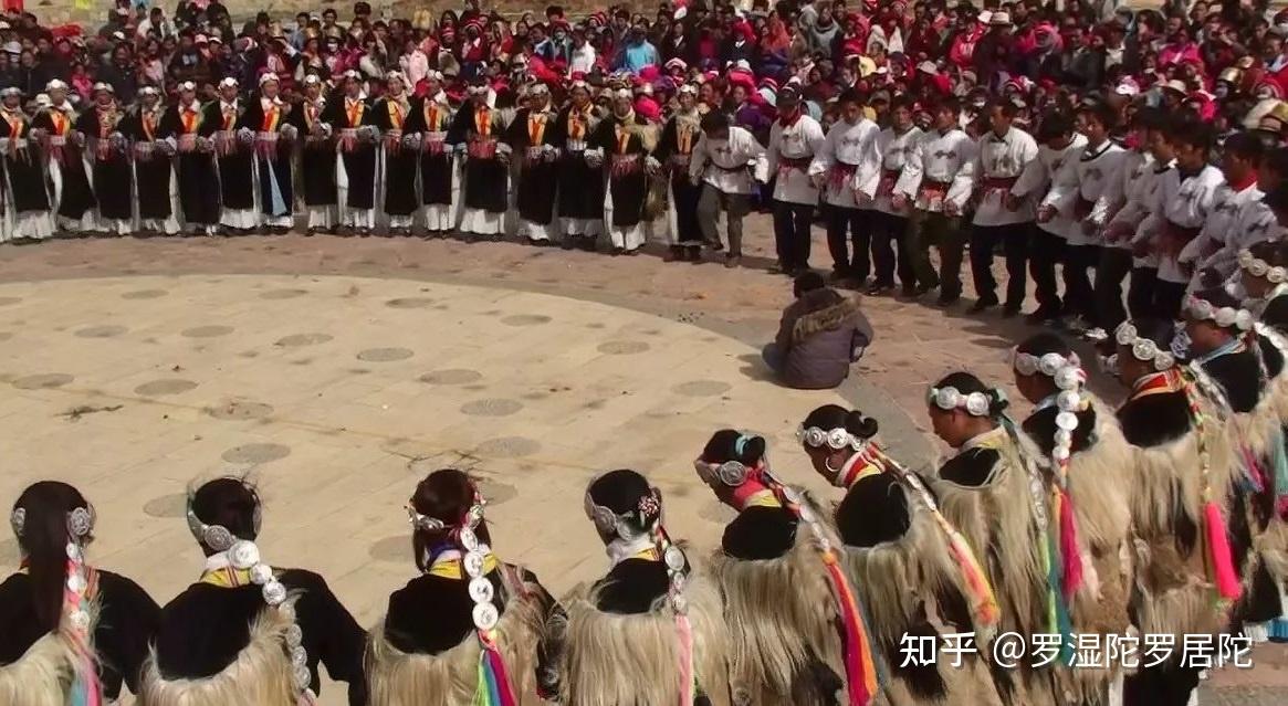 和永胜县,使用纳西语东部方言北渠坝土语(属汉藏语系藏缅语族纳语支)