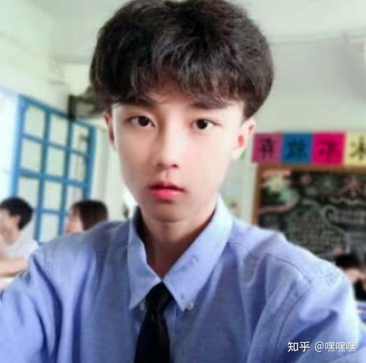 初中男生自认为很帅气的行为,在女生眼里很幼稚,希望你没中招 - 知乎