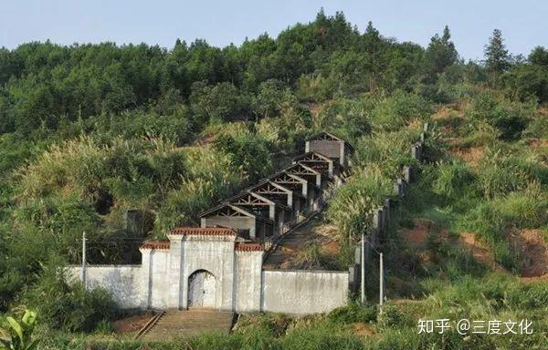李有兴师傅生长于建窑遗址边,从小对建盏就有天然好感,那一片片残缺不
