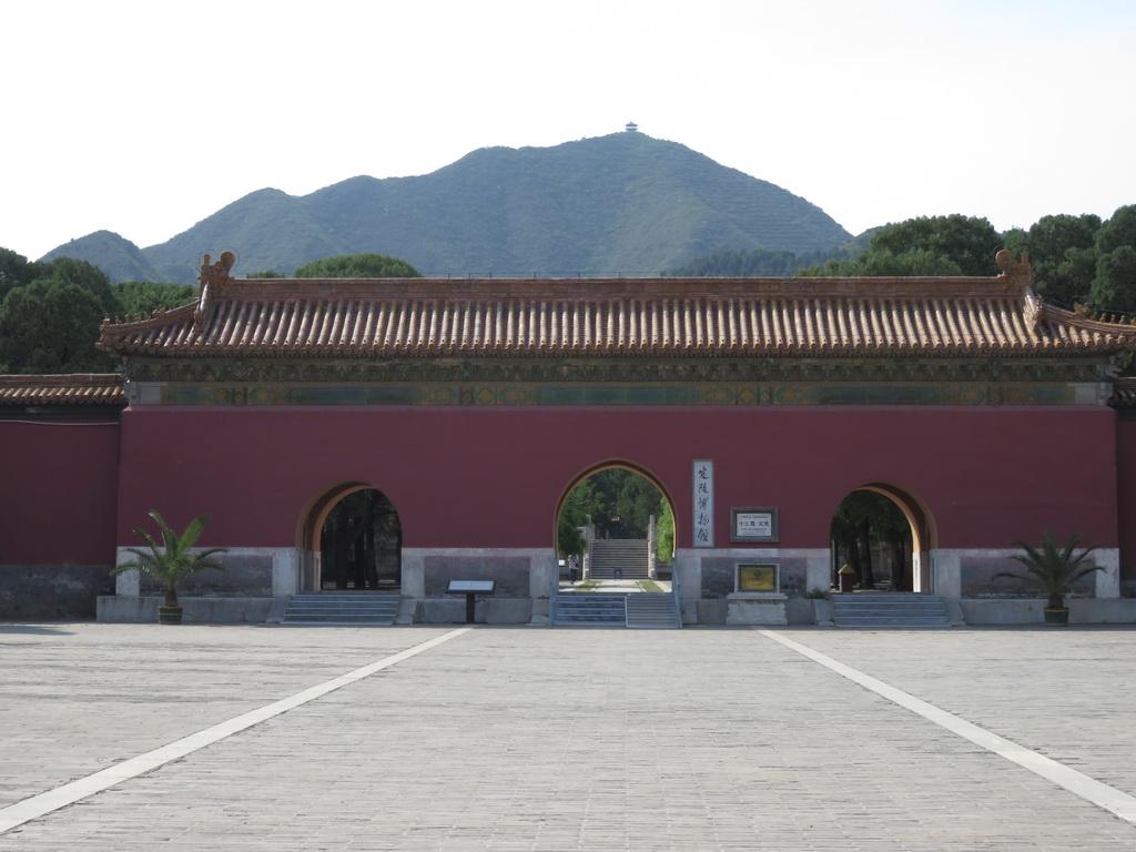 [图说]古今影像大明十三陵－－十五，明神宗万历帝朱翊钧定陵之开放的皇陵-明十三陵背后的帝王传奇