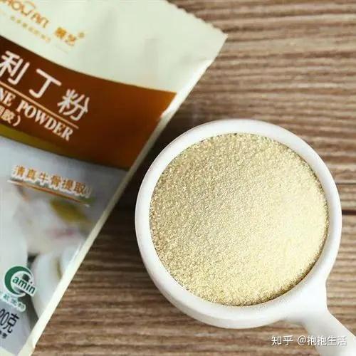 用应季的水果来制作好吃又健康,明胶是果冻的原料,比较常见的有吉利丁