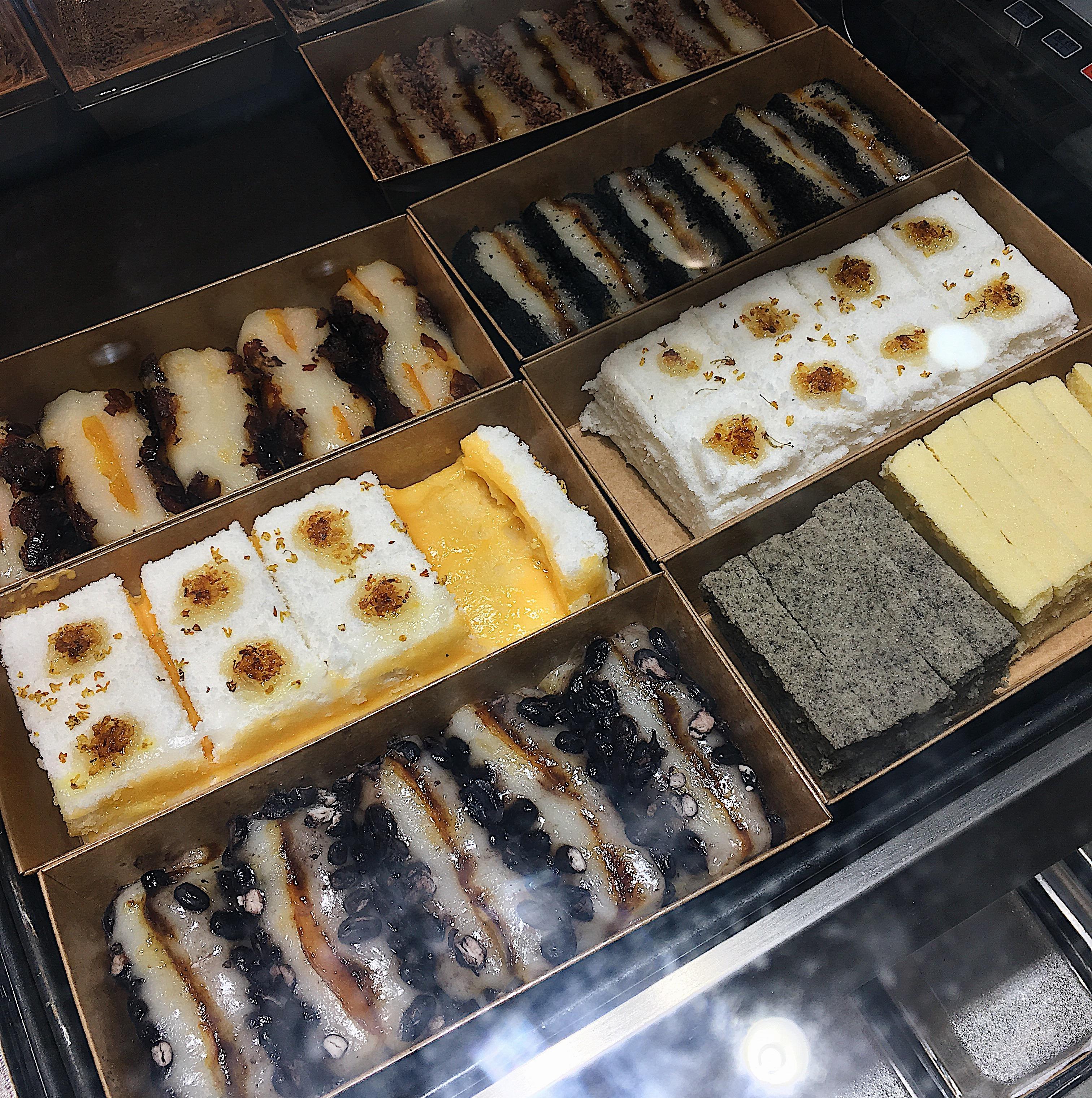 上海南大门米糕榴莲芝士桂花糕红豆打糕和芒果球