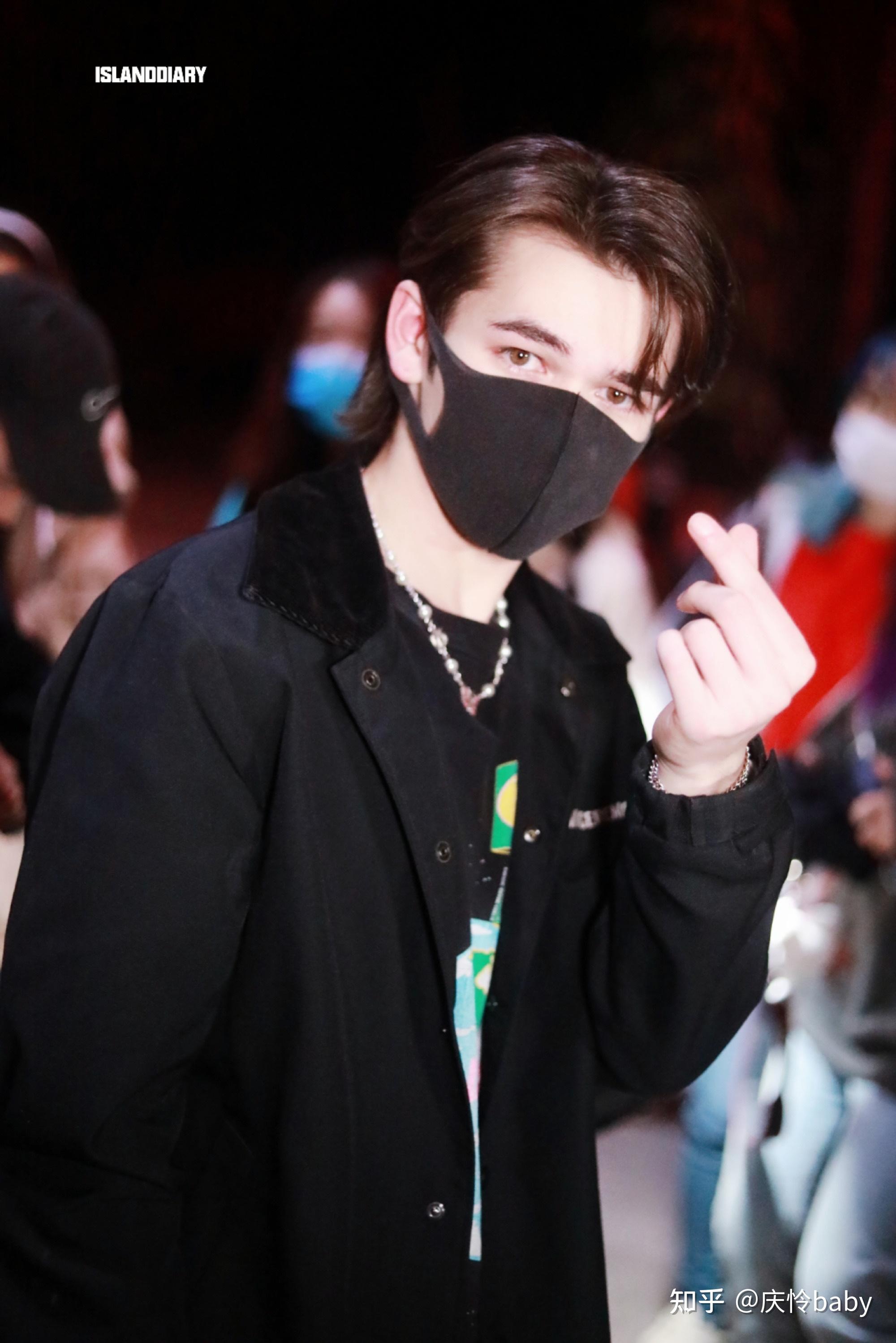 有人知道庆伶小哥哥的更多信息吗