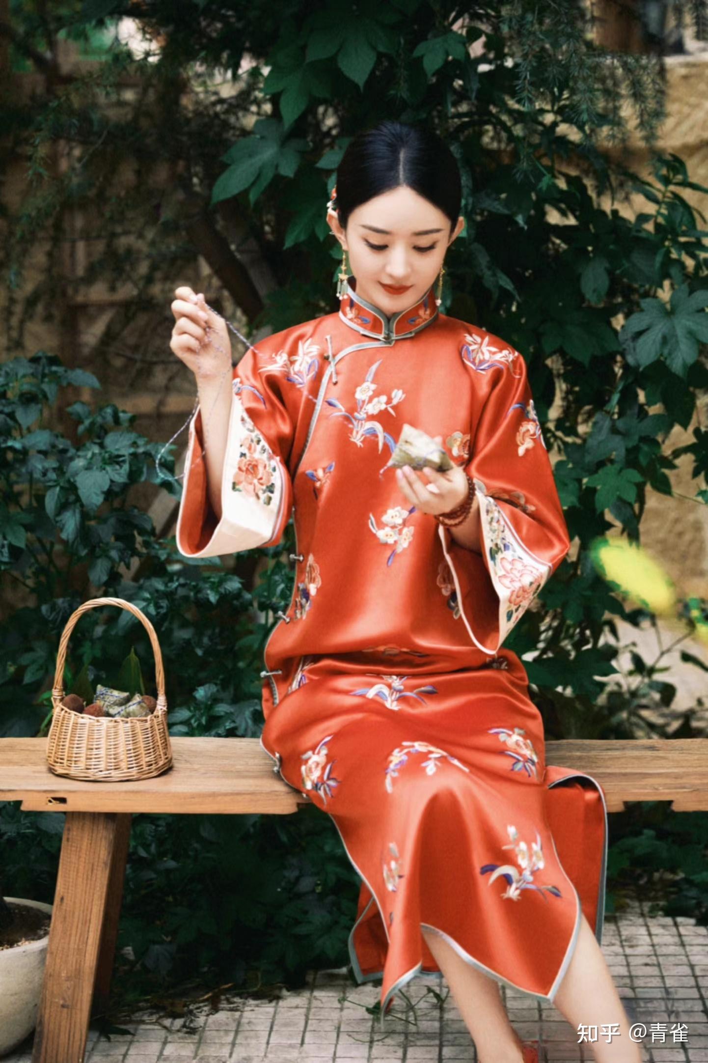 传统服饰中有哪些特别的设计,在如今看来依旧非常潮?