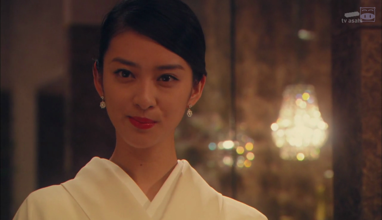 谁能扒一下武井咲版本的日剧《黑色皮革手册》里面的配饰啊,耳环耳钉