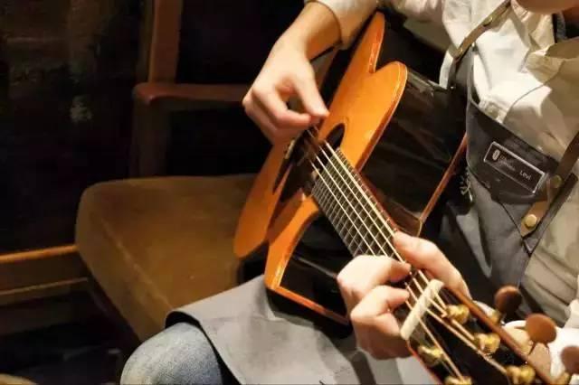 上海有一家能买到全亚洲最好的手工吉他的咖啡馆