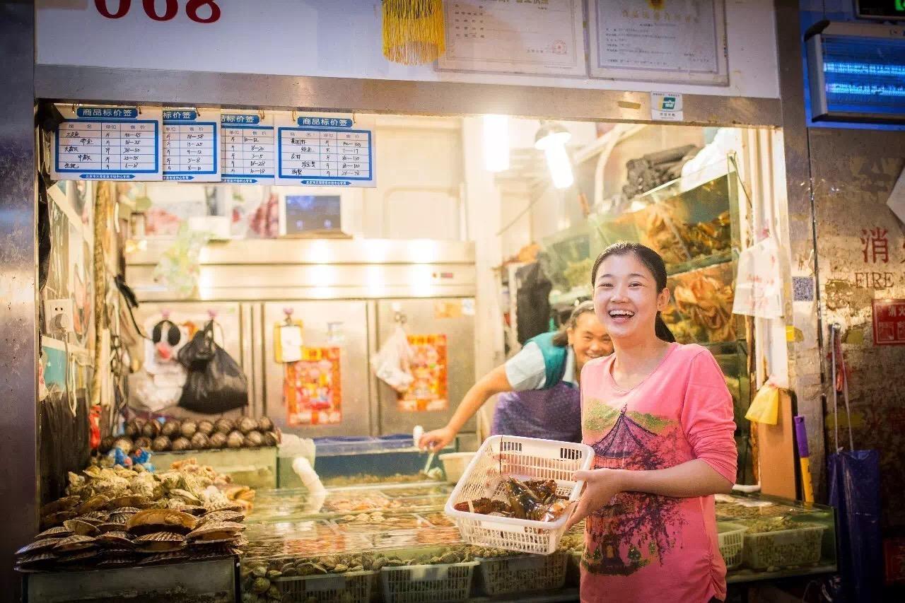 北京三源里菜市场：市井烟火和多元人文在菜市场相遇