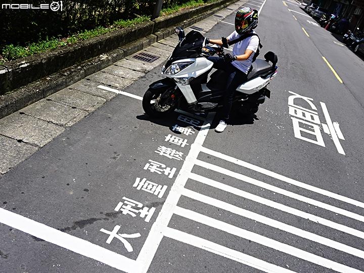 聊生活 当我们还在禁摩和吐槽停车难 台湾已经实行大排机车专用位 知乎