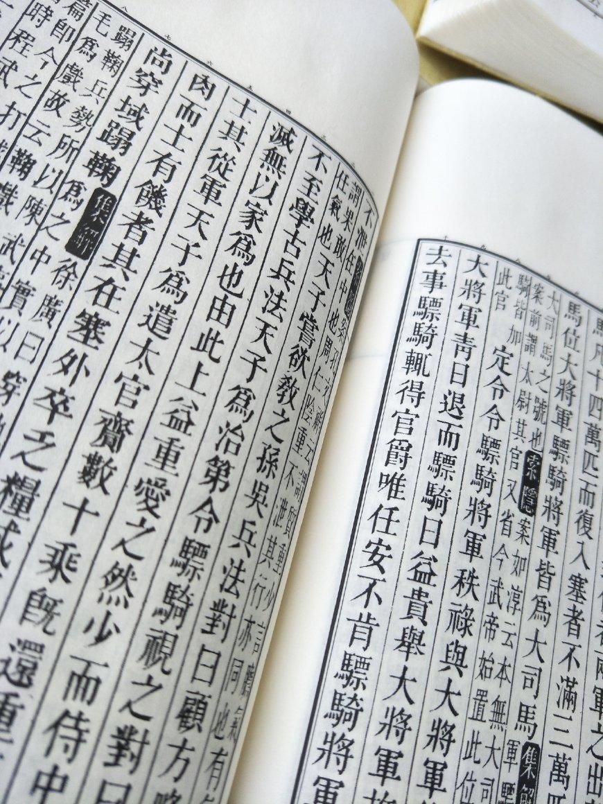 司马谈之子,任太史令,因替李陵败降之事辩解而受宫刑,后任中书令.