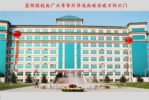 蓝翔不仅仅是学挖掘机的地方,现在还能学电竞