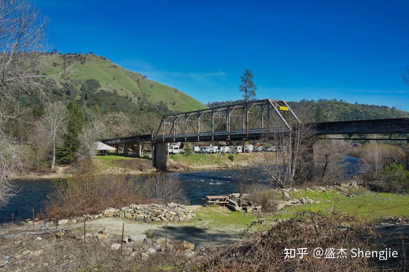 中发现了河床中散落的金子,这一轰动性的消息吹响了加州淘金热的号角