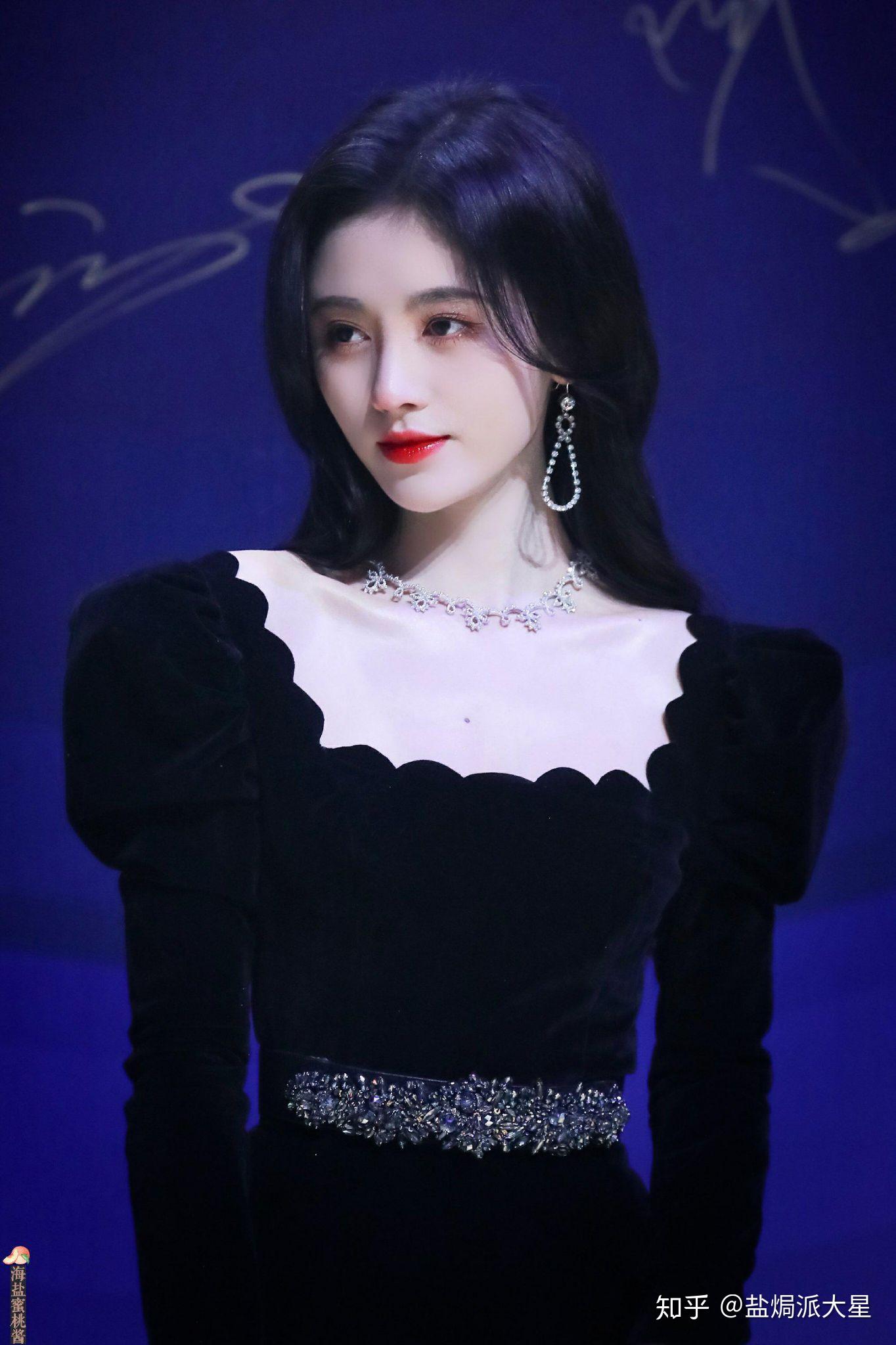 鞠婧祎有哪些出圈神图