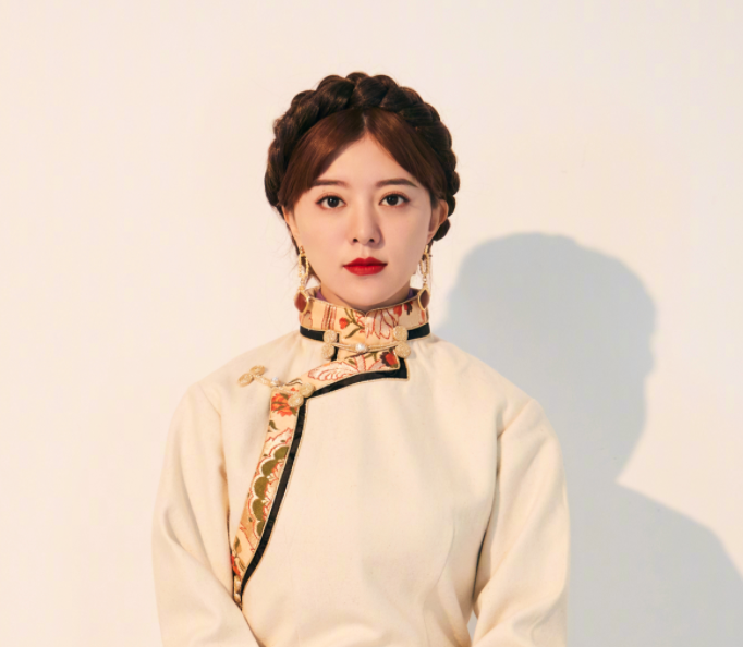 如何评价阿兰达瓦卓玛的外貌